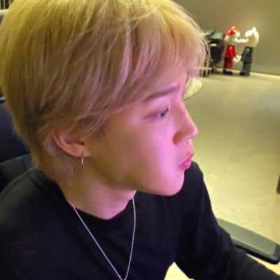 uthvmm_'s profile picture. 