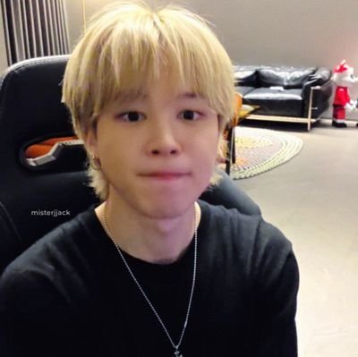 VanteKkyu_'s profile picture. I'm just a girl written by Jeon Jungkook                                   
      ♡;@ilvsmimin @BTS_twt