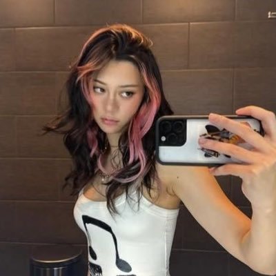 _pictureyouu's profile picture. eras tour indy n3 — EYEKON — he/they