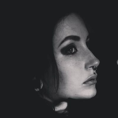 EymieFrost's profile picture. 👾 Gameuse °•~•° 🪩Bass music enjoyer °•~•° @Heinze_LoL 🩵 "Pas de beaux moves, que des fails."