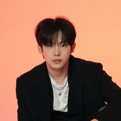kimgounwoo's profile picture. https://t.co/gjmDj9X2Ez idol 𝗂𝗇 𝖿𝗂𝖼𝗍𝗂𝗈𝗇, 𝖾𝗇𝗂𝗀𝗆𝖺 𝗂𝗇 𝗋𝖾𝖺𝗅𝗂𝗍𝗒, Kim Geonwoo.  https://t.co/c0CQBoOCs7