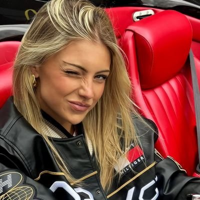 Blackwelily's profile picture. 𝑳𝒂 𝒇𝒍𝒐𝒓 𝒒𝒖𝒆 𝒇𝒍𝒐𝒓𝒆𝒄𝒆 𝒆𝒏 𝒍𝒂 𝒂𝒅𝒗𝒆𝒓𝒔𝒊𝒅𝒂𝒅 𝒆𝒔 𝒍𝒂 𝒎𝒂𝒔 𝒓𝒂𝒓𝒂 𝒚 𝒉𝒆𝒓𝒎𝒐𝒔𝒂 𝒅𝒆 𝒕𝒐𝒅𝒂𝒔