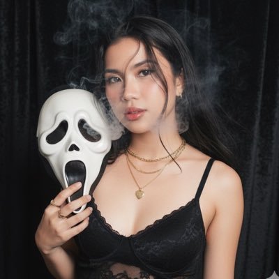 uniquenyxx's profile picture. 23 || I’m the one with the wicked curve ball