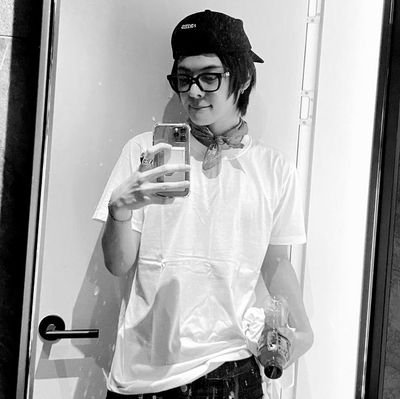 naaliowon's profile picture. ^LEE LEO^ ღღ^ALPHADRIVEONE^ ♡‧₊˚ 💌 ⋅₊˚✧

⋆.˚✮🎧✮˚.⋆lost in thoughts, found in music and my bias ꒰ 🎧₊˚✧ ꒱