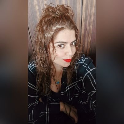 MiroslavaLander's profile picture. Amante de la música, el yoga y la moda en todas sus variantes. Asesora de imagen pública y coordinadora de moda.