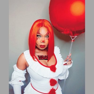 TheHorrorHottie's profile picture. i like horror movies & long walks in sephora. part time bad bitch, full time nerd. 💁🏾‍♀️♑️💫