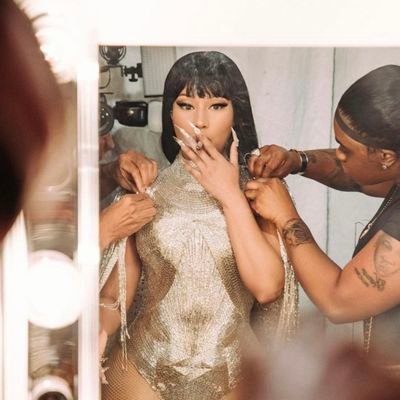 ITSONIKASFAV's profile picture. SOME OF Y'ALL ARE SO DUMBBBBB 😭😭😭