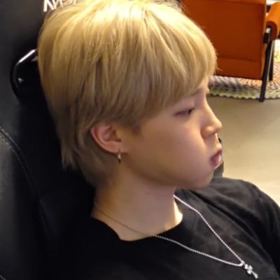 mymusicthv's profile picture. ขอให้ดาวบนฟ้าอวยพรให้เธอได้ดี ◡̈ ♡̷̷ ⭐️