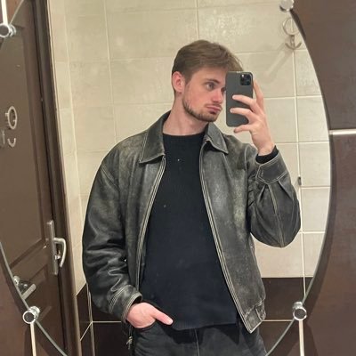 Comradefloflo's profile picture. Always waiting race week 🏁