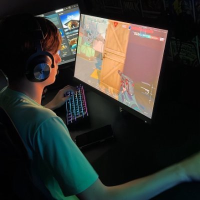 kzovlrt's profile picture. 16y / FPS Player