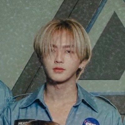 _glitterjello's profile picture. fan accounts ✶: ( @heartchuthiwat) 💭 🚌✿