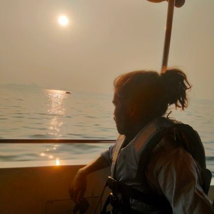 Vigneshdamera's profile picture. Live the way you want to be.  &&

Passionate about storytelling and filmmaking.