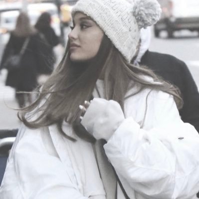 noreplysloane's profile picture. lana & ari stan ⊹₊⟡ ⋆ ugw - 39kg