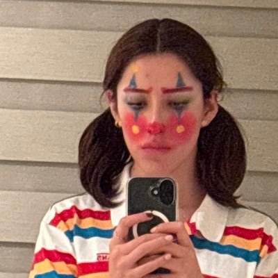 valvalfrancii's profile picture. 