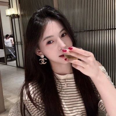 n9vkzl8's profile picture. 90后单身女孩，爱冒险，爱追求未知的刺激，喜欢和有趣的人聊有趣的天，生活就是要不设限~