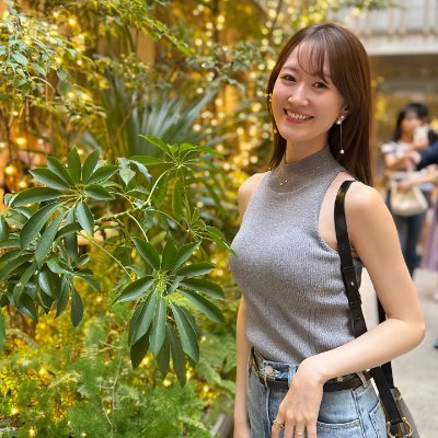 X7YDfUhb26D0iGq's profile picture. Never use your eyes to cry for the wrong person who hurt you. but to find the right person.