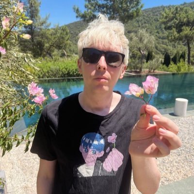 wookflwrs's profile picture. i wish Phil Lester was real