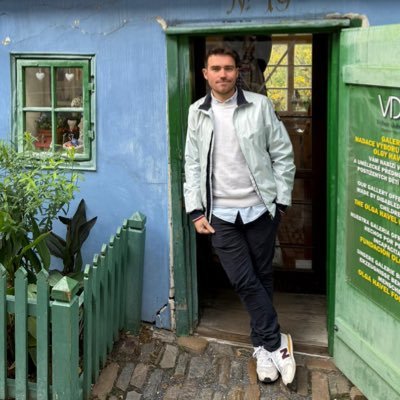 ALLORYJordan's profile picture. Prof H-G • Directeur de colo• membre du conseil citoyen @sherblain #Erasmus  • Social/Écologie - Éducation Populaire 💚 • Engagé à @L214 - @assoUfcv - @cfdt