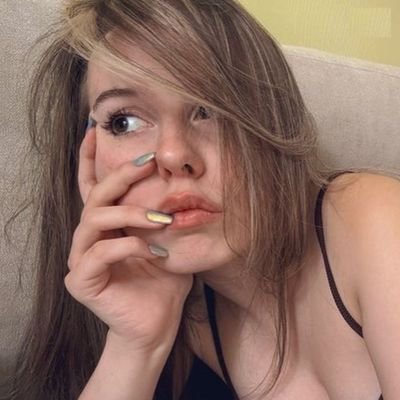 natalieartist13's profile picture. 