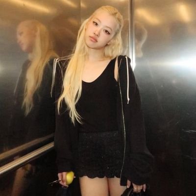 rousennamarie's profile picture. Language “Rosé-coded confidence” flawless.