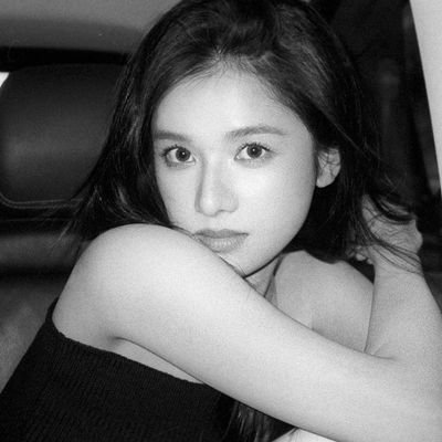 dilnajaaneya__'s profile picture. oh I love stanning women 💌