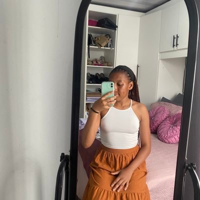 zee_rna's profile picture. 