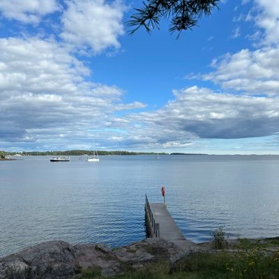 _Lucia_N's profile picture. Koska minäkin olen vain ihminen. Valosi pimeässä.