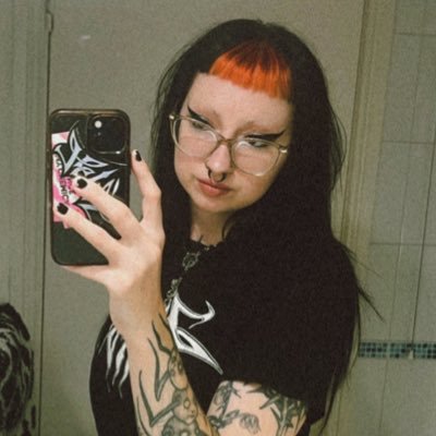 H0LYMALICE's profile picture. *reluctantly rises from my coffin* • tattoo artist • ig darrkarts