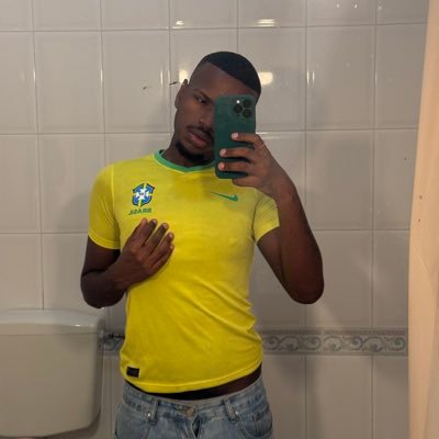 felixx_its's profile picture. Desabafos e minha vivência pelo mundo