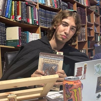 Tzori_Nothman's profile picture. גאון משוגע, ליצן עצוב, נביא ושוטה, כהן וגוי קדוש. | סובלת ממיינה דיפרסיה. | בריה בפני עצמה. | #מוצשחקי_מילים | אתה/את/כל העולם כמעט.