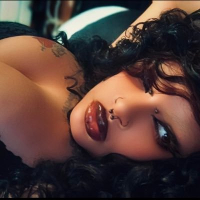 LilithZombiex's profile picture. 𝔅𝔲𝔦𝔩𝔡𝔦𝔫𝔤𝔰 𝔟𝔲𝔯𝔫 𝔭𝔢𝔬𝔭𝔩𝔢 𝔡𝔦𝔢 𝔟𝔲𝔱 𝔯𝔢𝔞𝔩 𝔩𝔬𝔳𝔢 𝔩𝔦𝔳𝔢𝔰 𝔣𝔬𝔯𝔢𝔳𝔢𝔯 🐦‍⬛