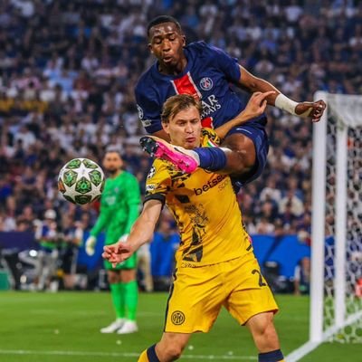 Samuel__0_0_0_'s profile picture. Le PSG est grand très grand, la deuxième étoile de France ⭐ le plus grand club français avec 3 coupes d'Europe 🏆🏆🏆 ALLEZ PARIS ❤️💙
ET OUSMANE BALLON D'OR 🌕