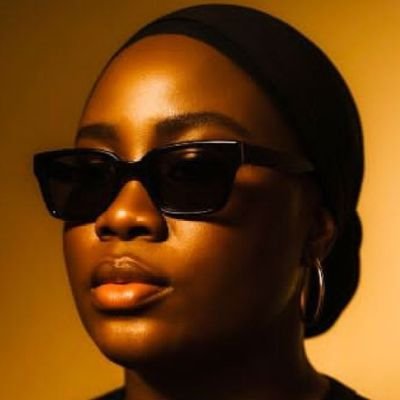 layo_unique's profile picture. A PRAGMATIC MYSTIC!

Yoruba-Nigerian lady with a pen🥢

Political in the streets.

Poetic in the sheets!