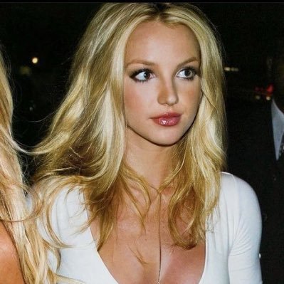 lolitaamarx's profile picture. cronicamente futriqueira, hipócrita assumida e consumidora de ódio recreativo