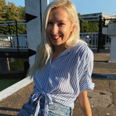 vixxlea's profile picture. 🌹I’m always thinking about love | ✨ Online crush for some, companion to others | 💚 Vegan | 🎁 https://t.co/6j6CO5trHm |