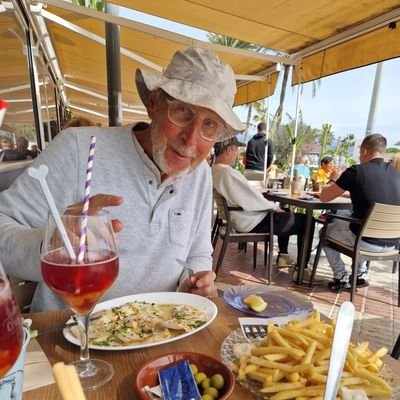 bretelrebel's profile picture. Fortuynist tot in de kist. Gek op bouviers, Limburgs heuvelland, Denemarken en camperen in Spanje. 🇮🇱