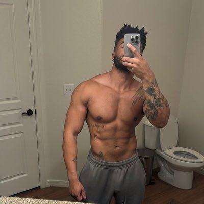 rrobbatt's profile picture. USAF🫡. Jax and koda Dad 🦮.Leo ♌️ Sometimes we cross paths with people so they can teach us how to let go.#blacklivesmatter✊🏿 #makingmoney💸 #gym-brat 🏋🏾