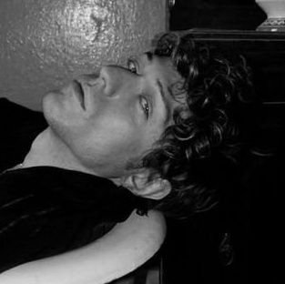 MirkoNonRkomi's profile picture. Una Storia Importante ERA🤍✨ #edoardoleo/ #Irama/ #erosramazzotti/ #rkomi/ #carminerecano/ #alejandrosanz/ #annalisa/ #rosevillain/ #MachosAlfa/ #TheWalkingDead