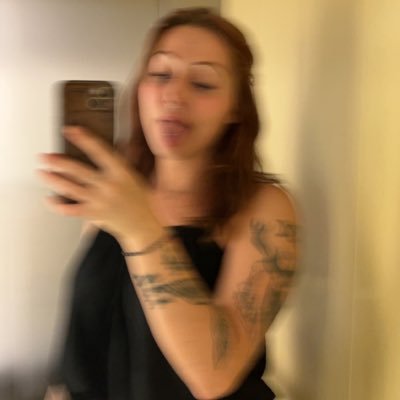 leloou33's profile picture. 