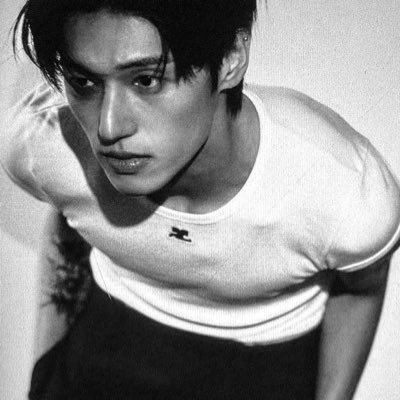 wooshrt's profile picture. every night I’ll be your sign // 03.26