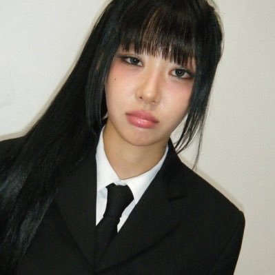 yvesapatona_'s profile picture. lesbian vampires from outer space