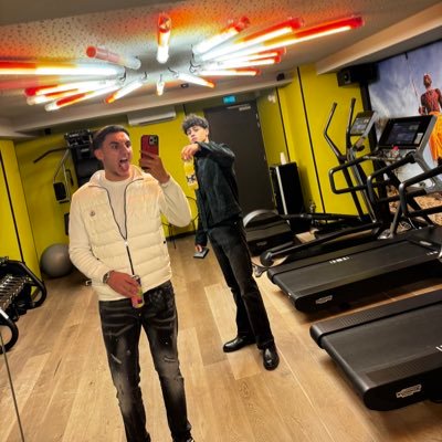 memoderbre's profile picture. 