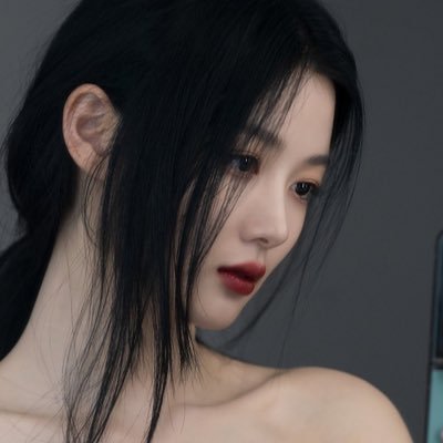 Youjungim's profile picture. Beauty refined, talent unmatched. | On-Going: #친애하는X (Dear X) on TVING.