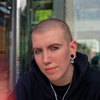 feromonen's profile picture. die ene space cowboy @huilenomniets