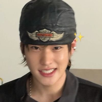 cosmicysohee's profile picture. 