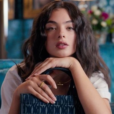 AriaV_Th's profile picture. Just me and myself. Intento de cantante, modelo y periodista.
Freerol.