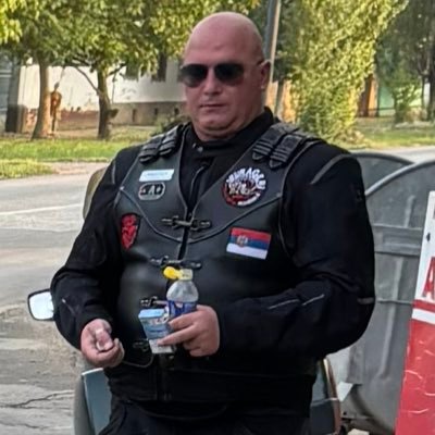 VeselinovDanilo's profile picture. Motor u srcu,kaciga na glavi benzin u krvi i andjeli cuvari.Normalan za ljude,komplikovan za budale.