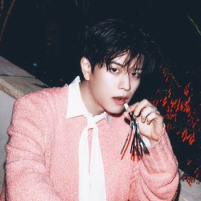 stars_weretaken's profile picture. the ops are there
♡stay♡
•antis dni•
❗minor❗
saw skz🙂‍↕️