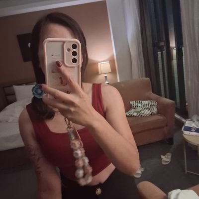 ike_murphy96180's profile picture. 164 53 40+ INFJx高敏×巨蟹x9號人40+後才進入叛逆期，男友力女子，寫寫文章，能一本正經的胡說八道,也能好好做商業企劃，能談心理學也談哲學。喜歡得體不是dirty，等值交流才是交會點，可約但很偏非常難約那邊。胃口不大，只吃好看可愛的男孩。私訊带上禮貌，畢竟你我素昧平生，你的慾望不該由我買单