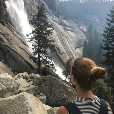 emily258_emily's profile picture. Lipstick, leather, liberty 💄Waves and Beach    🚫 robot